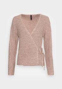 Rosafärgad, lätt stickad omslagströja med djup V-ringning, långa ärmar och sidoknytning, med en ribbad textur.