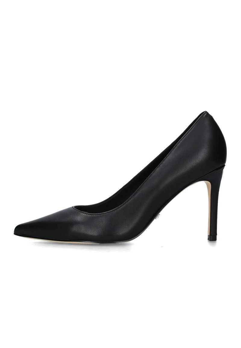 Pump nera in pelle con tacco alto, punta affusolata e silhouette elegante. Caratterizzata da una texture liscia e un tacco sottile tipo stiletto.