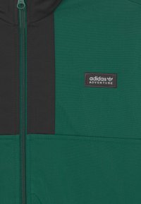 adidas Originals TRACK UNISEX - Mikina na zip - dark green/black/blue dawn