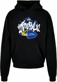 Fekete kapucnis pulóver grafikai mintázattal, kék ajkakkal és fehér graffiti stílusú felirattal. Puha anyagból készült, elől zsebes.