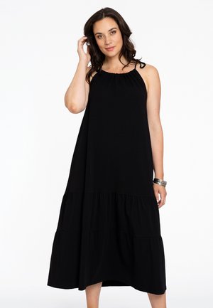 Schwarzes ärmelloses Maxikleid aus weichem Stoff, mit gerafftem Ausschnitt, gestuften Saum und lockerer Passform.