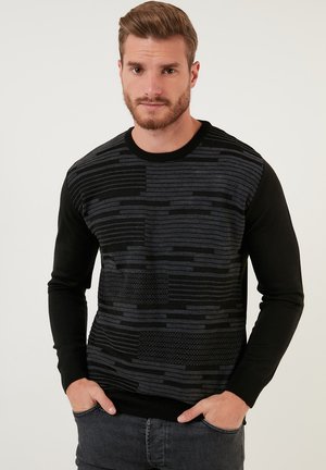 REGULAR FIT - Stickad tröja - black