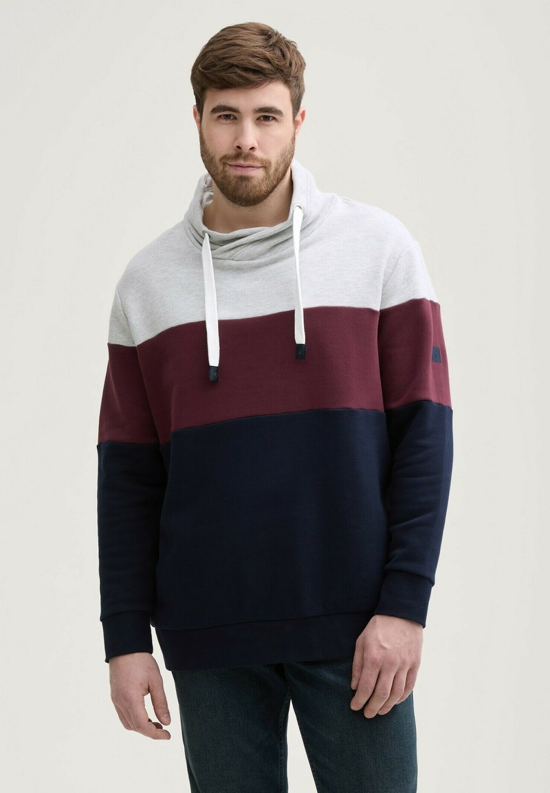 Felpa con cappuccio caratterizzata da un design a blocchi di colore con sezioni grigio chiaro, bordeaux e blu navy. Realizzata in morbido tessuto con stringhe regolabili.