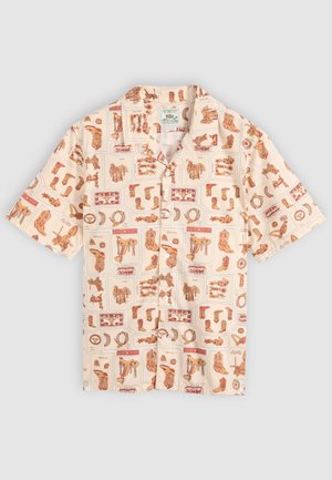 Beiges kurzärmeliges Hemd mit Knopfleiste, verziert mit einem Western-Motiv aus Cowboystiefeln, Sätteln, Seilen und Hüten in Rot- und Brauntönen.