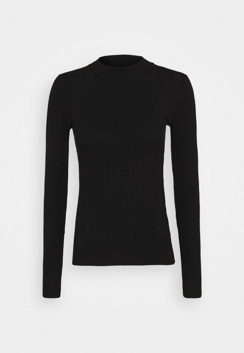 Pull noir à manches longues en maille côtelée avec un col rond et une silhouette cintrée sur fond blanc uni.