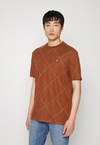 Lyle & Scott BRUSHED ARGYLE - T-shirt estampada - rust