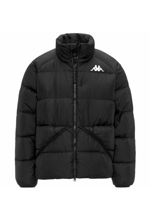 Giacca imbottita nera con cerniera frontale completa, collo alto, due tasche inclinate e logo bianco sulla parte superiore sinistra del petto.