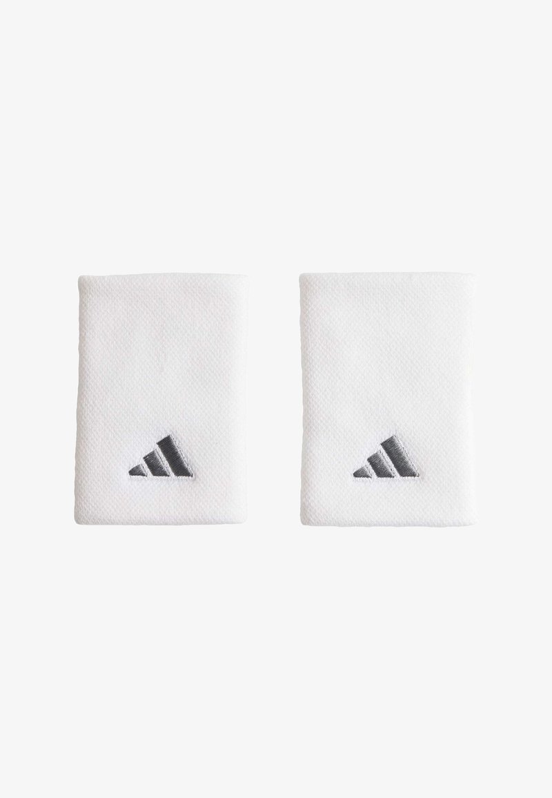 Deux bracelets rectangulaires blancs en tissu texturé avec un logo Adidas noir centré près du bord inférieur de chacun.