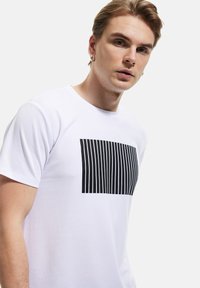 Koton - T-shirt z nadrukiem