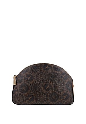 Borsa marrone a mezzaluna con motivi geometrici e circolari, cursore della cerniera dorato e loghi ripetuti in un disegno simmetrico.