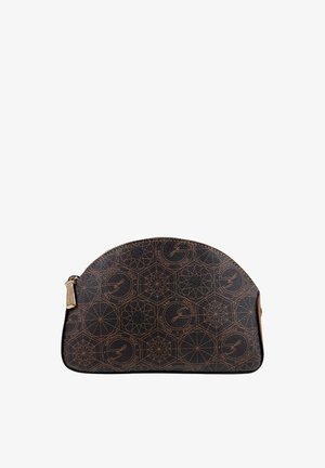 Borsa marrone a mezzaluna con motivi geometrici e circolari, cursore della cerniera dorato e loghi ripetuti in un disegno simmetrico.