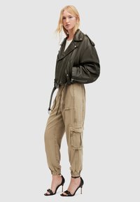 AllSaints FRIEDA  - Cargobyxor - washed olive green