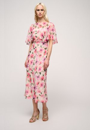 Luisa Spagnoli PIANURE - Freizeitkleid - var rosa fucsia
