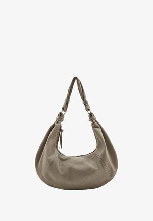Sac hobo en cuir taupe doux, présentant une forme arrondie, une bandoulière nouée et des accents de quincaillerie argentée. Texture lisse, sans motifs.