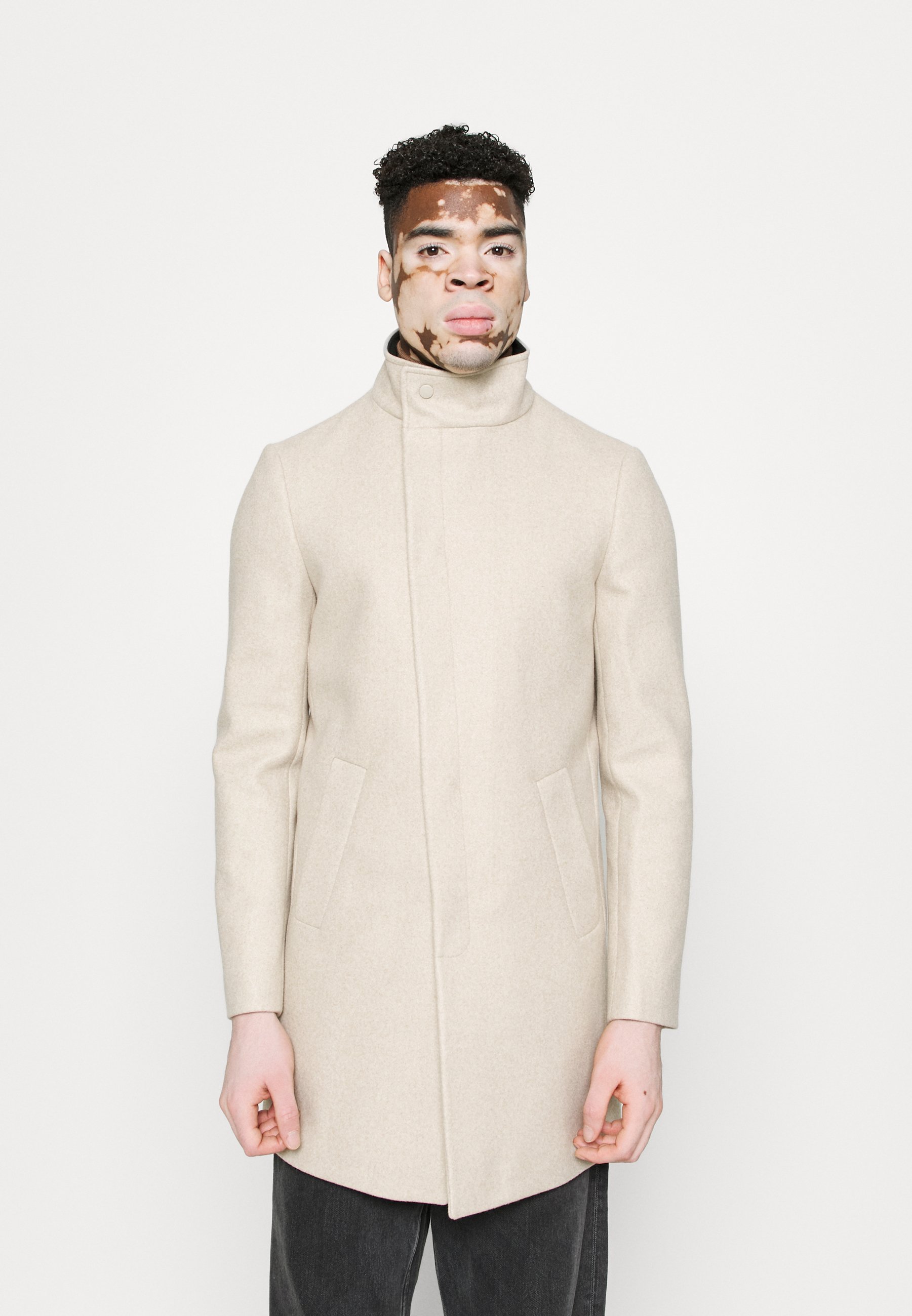 Isaac Dewhirst ASYMMETRIC FUNNEL NECK 