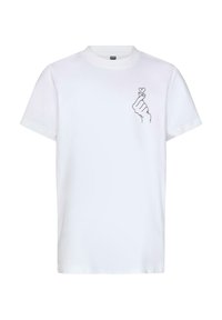 Bijela pamučna majica s crnim obrubom ruke koja oblikuje srce na gornjoj lijevoj strani. Kratki rukavi i dizajn s okruglim izrezom.