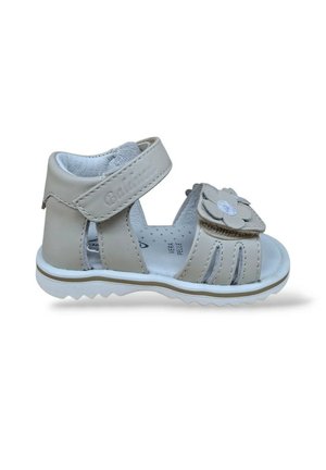 Sandalo beige per bambino piccolo con cinturino regolabile, dita aperte, decorazione floreale sulla parte anteriore e suola imbottita con fondo antiscivolo.