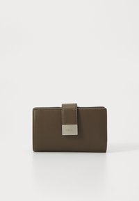 Neselectat, teak