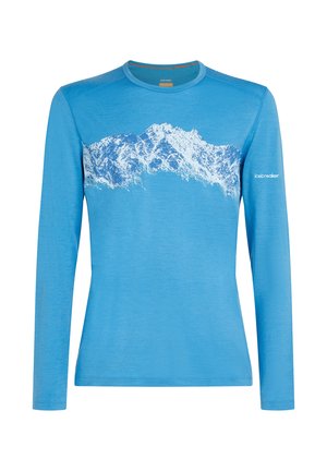 Långärmad blå skjorta i lättviktigt tyg med en vit bergsdesign över bröstet och en logotyp på höger ärm.
