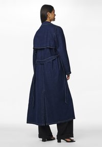 Pieces PCFREYA LONG - Gabardina - dark blue denim