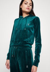 Juicy Couture MADISON - Felpa con zip - rain forest
