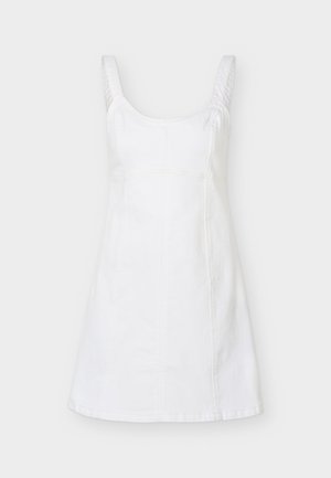 Robe blanche sans manches cintrée avec un col carré et des détails de coutures visibles, présentée sur un fond uni.