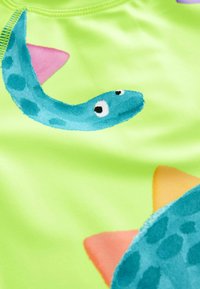 Next SUNSAFE SET - REGULAR FIT - Jogginghose - yellow dinosaur