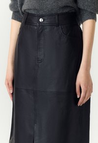 YAS Leather Midi YASMINA - Leren rok - black