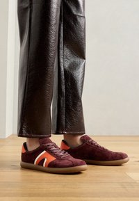 PELOTAS SOLLER - Trainers - burgundy