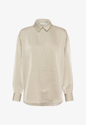 Beige Satinbluse mit langen Ärmeln, spitzem Kragen, Knopfleiste vorne und weiten Manschetten.