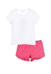 Witte katoenen t-shirt met korte mouwen, gecombineerd met roze shorts met een driehoekpatroon en een gerimpelde zoom.