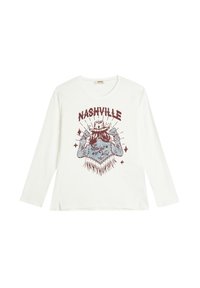Hvid langærmet skjorte med grafisk print, der viser "NASHVILLE" og et blåt bandana-design med en cowboyhat, fremhævet af geometriske accenter.
