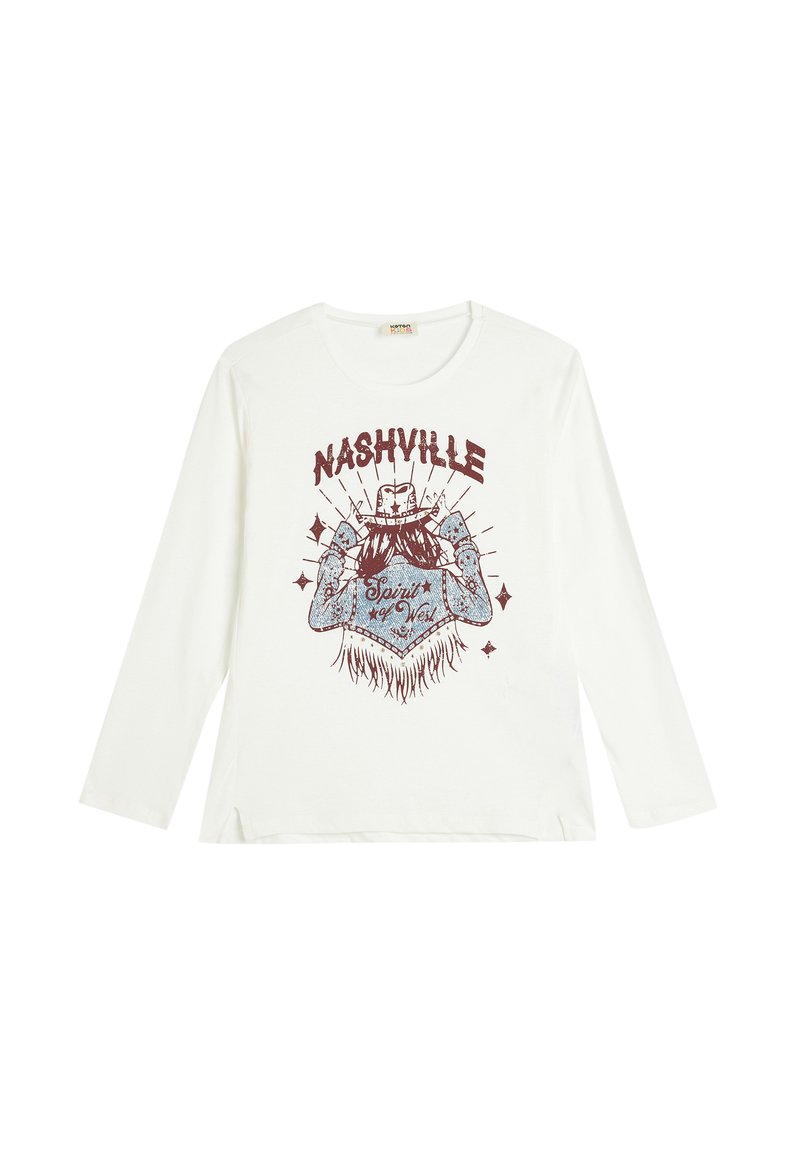 Hvid langærmet skjorte med grafisk print, der viser "NASHVILLE" og et blåt bandana-design med en cowboyhat, fremhævet af geometriske accenter.