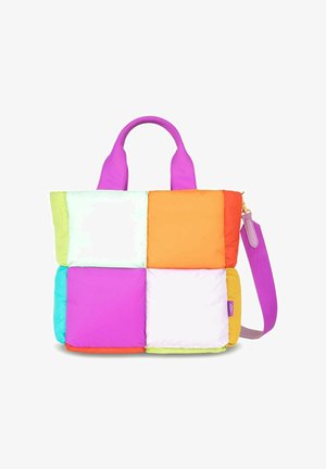 Gequilted tote bag met levendige kleurblokken: paars, roze, oranje, groen, blauw en wit. Inclusief korte hengsels en een afneembare schouderband.