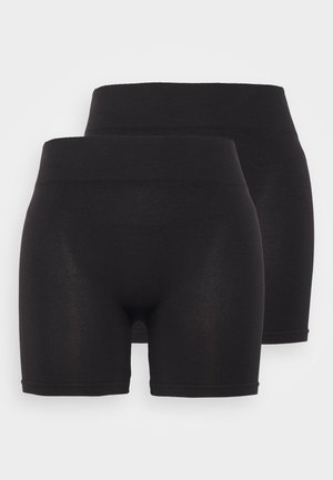 Calções pretos justos feitos de um tecido leve e suave. Apresentam uma cintura larga e um design justo com um corte até à metade da coxa.
