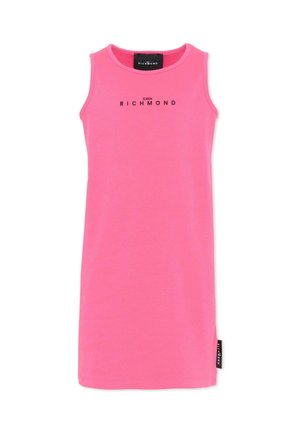Mouwloze roze jurk met "JOHN RICHMOND" bedrukt over de borst en een zwart label in de zijnaden.