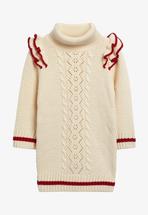 Pull en tricot crème à col roulé avec des motifs en torsades et dentelle, des accents de volants rouges sur les épaules et des rayures rouges sur les poignets et l'ourlet.