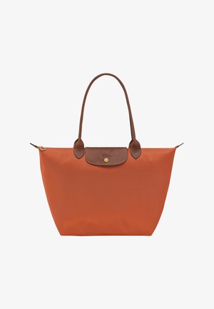 Orange Einkaufs-Tasche aus Nylon mit braunen Ledernähten, ausgestattet mit zwei stabilen Griffen und einem Druckknopfverschluss an der Oberseite.