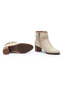 Pikolinos CALAFAT  - Botines bajos - marfil