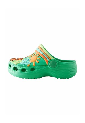 Sabot vert avec motifs floraux et de soleil, fabriqué en matériau léger. Présente une tige texturée, des trous de ventilation latéraux et des bandes d'accent.