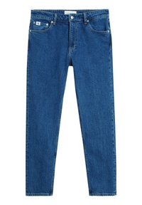 Siniset farkut suoran leikkauksen, viiden taskun muotoilun ja erottuvan ompeleen kanssa. Varustettu metallinapilla ja nahkabrändikylteillä.