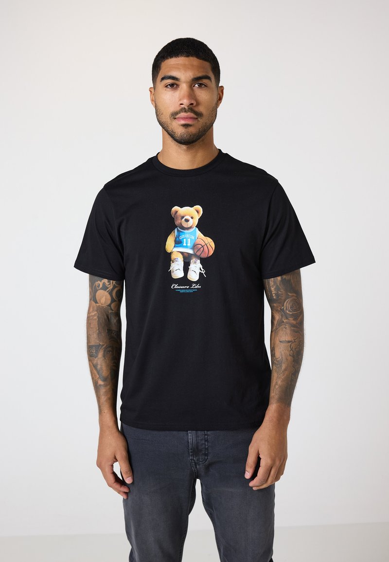 CLOSURE London - BASKETBALL TEDDY TEE - Print T-shirt - black, Enlarge