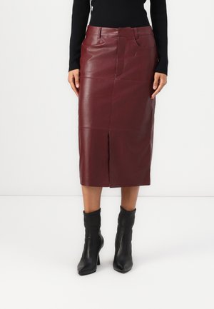 SKIRT - Pliiatsseelik - garnet red