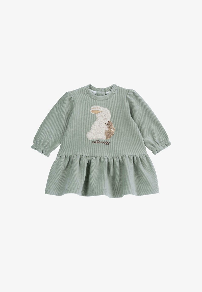 Robe bébé en velours côtelé vert clair avec manches longues bouffantes, ourlet à volants et un lapin blanc brodé tenant un lapin marron avec le texte « cuteness ».