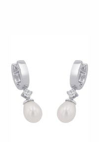 Silver hoops med hängande vattendroppspärlor och små runda klara ädelstenar som kopplar pärlorna till ringarna.