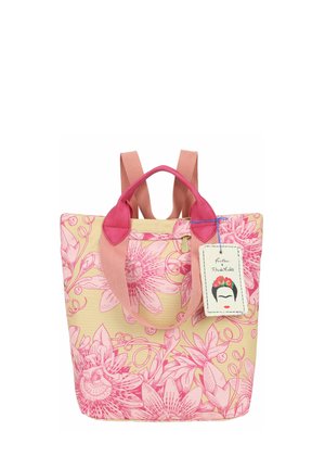 Borsa tote gialla e rosa con motivo floreale, manici e tracolle rosa, con un'etichetta Frida Kahlo attaccata sul lato.