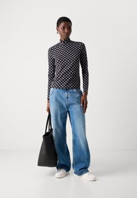 Marc Cain Pikkade varrukatega topp - black/white