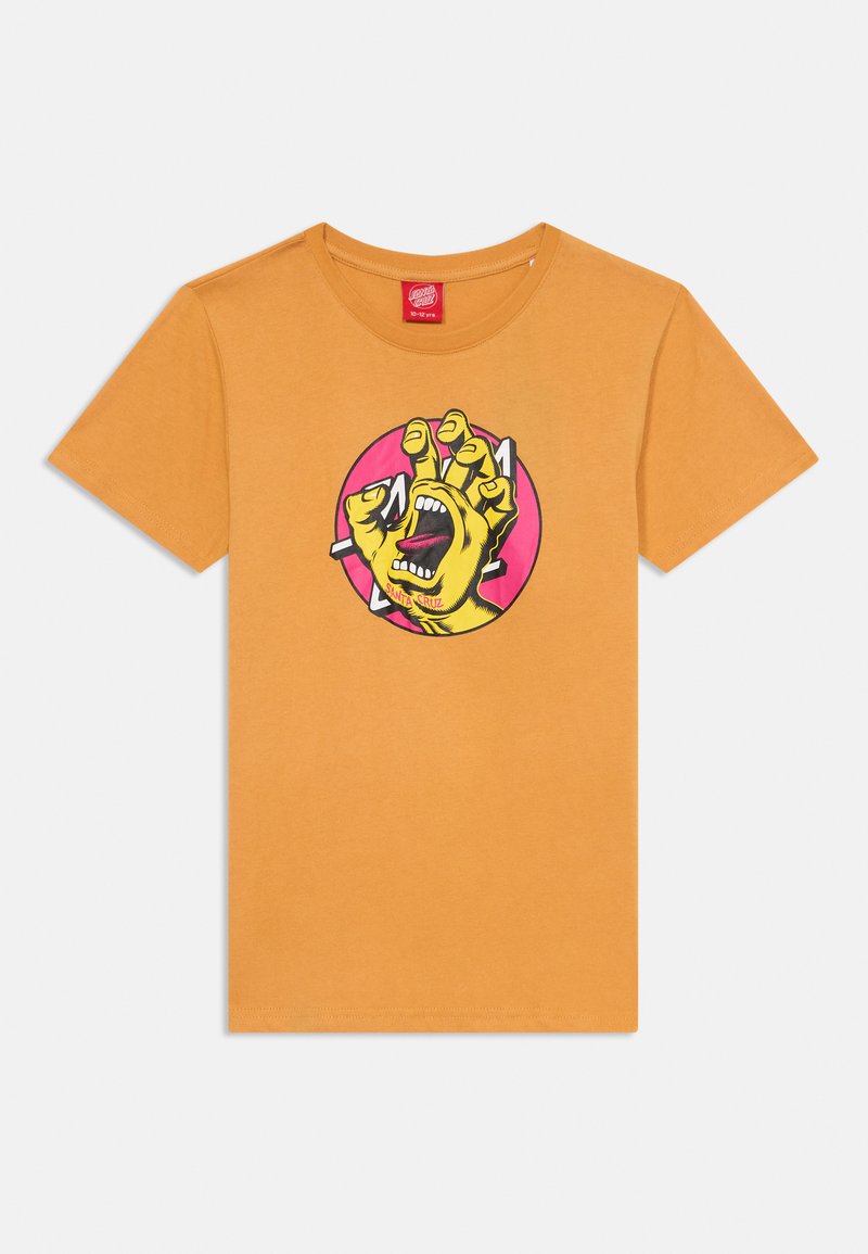 Orange bomullströja med ett grafiskt tryck av en gul hand och en öppen mun, omgiven av en rosa cirkel. Rund hals och korta ärmar.