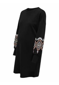 Robe sweatshirt noire à manches longues. Présente des motifs brodés colorés sur les manches, un col rond côtelé et une coupe décontractée.
