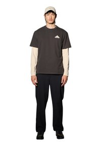 HALO T-shirts print - raven